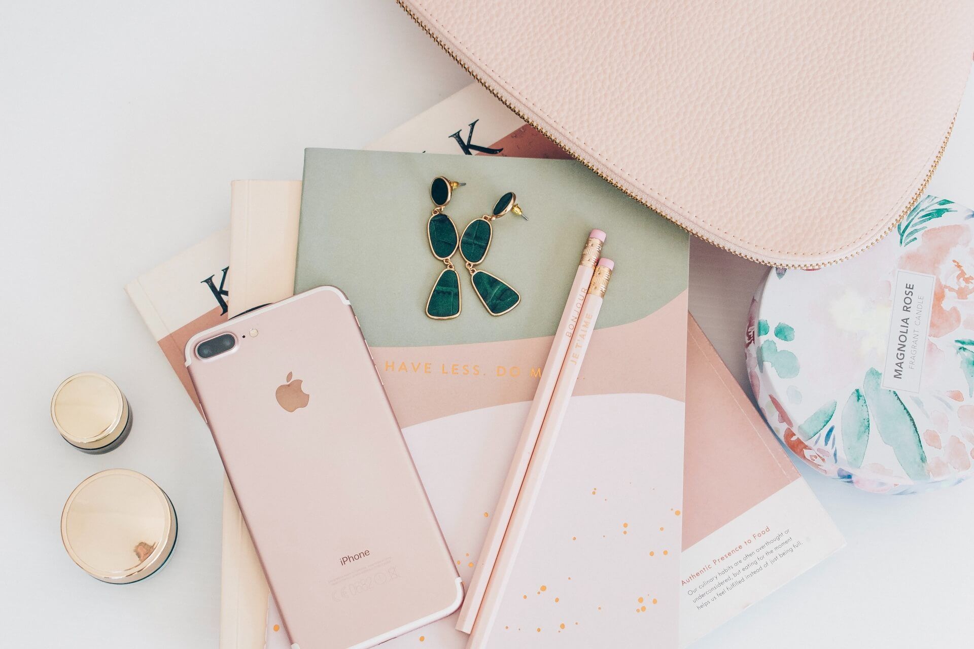 Fotografi Flat Lay 101: Cara Mengambil Foto Flat Lay